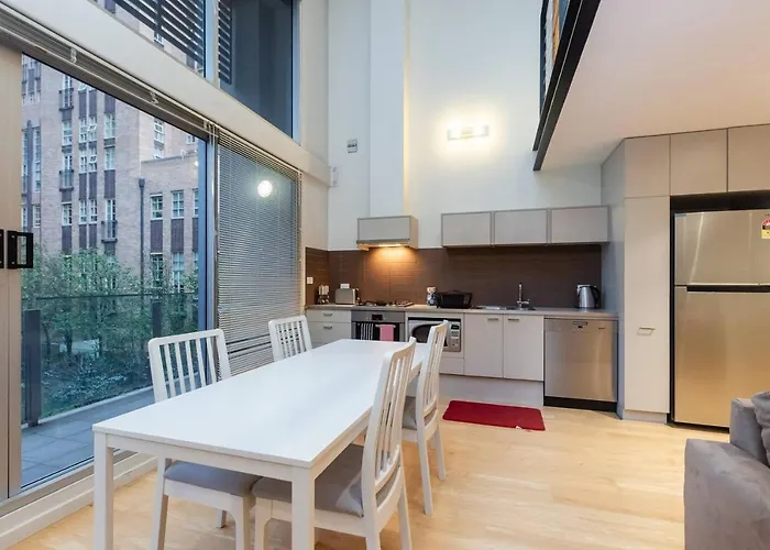 New York Lofted Cbd Retreat With Pool And Parking